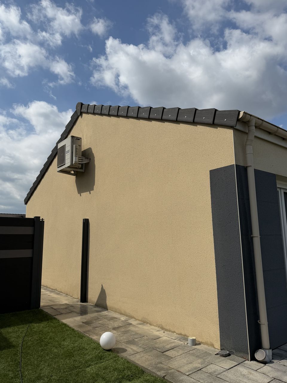 Traitement de décontamination et nettoyage de façade à Marange-Silvange