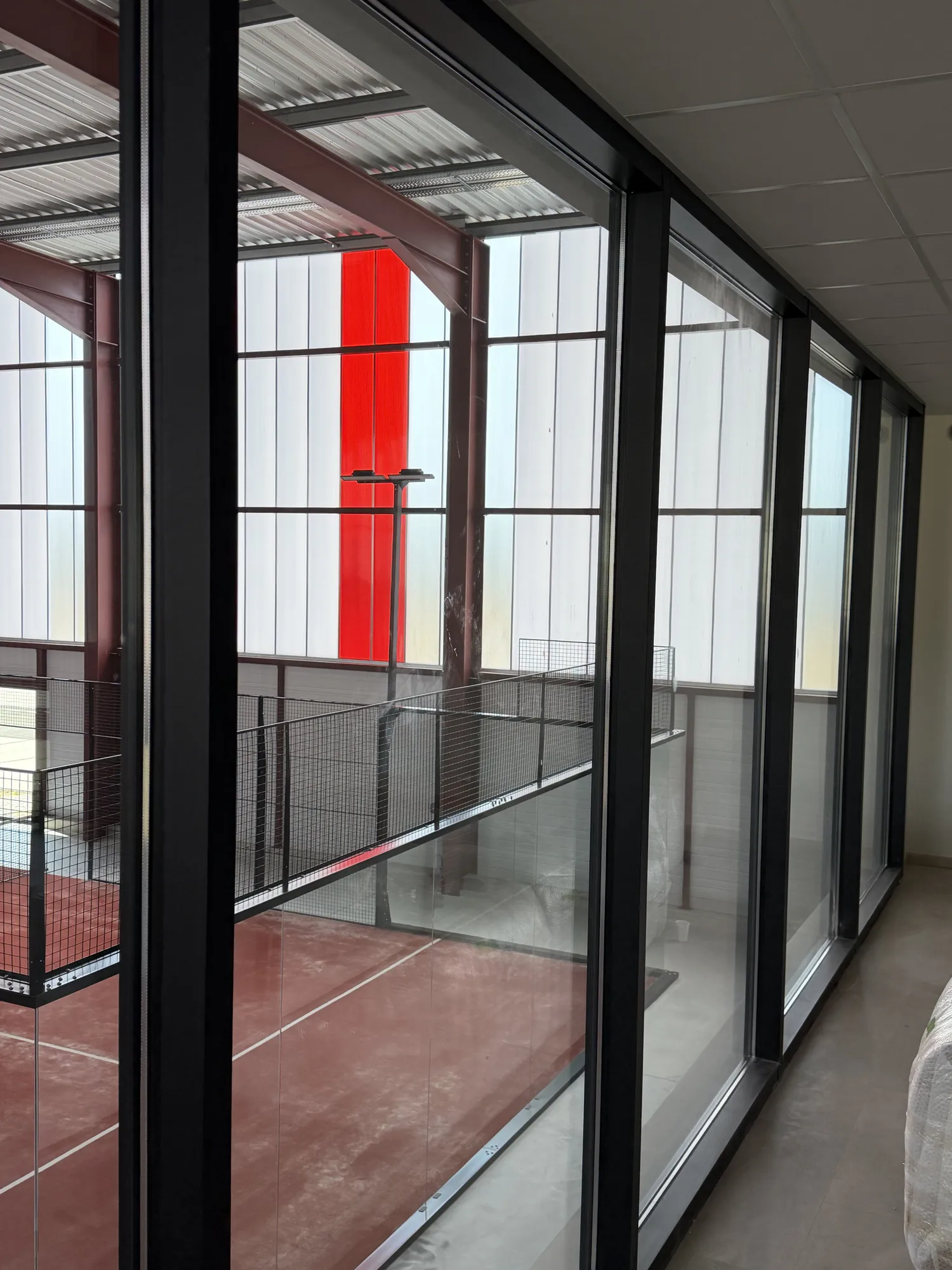 photo avant nettoyage de baies vitrées par drone net services entreprise de nettoyage sur Porcelette 
