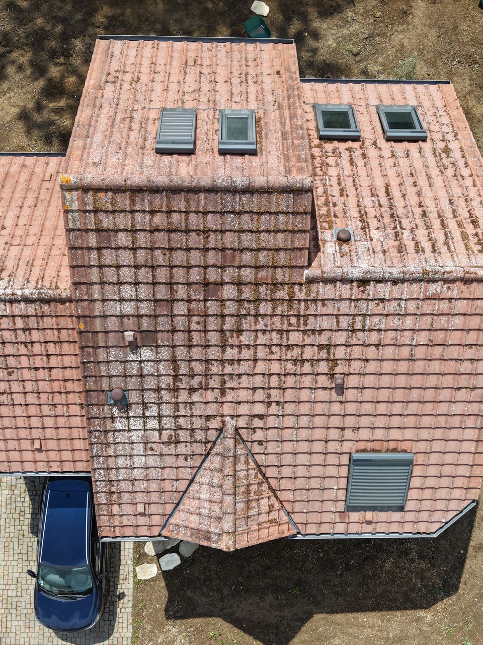Démoussage et pulvérisation de toiture par drone haute précision à Lorry-lès-Metz